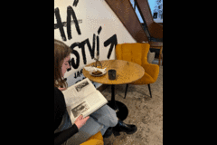 Klidná kavárna Hned vedle pro relaxaci nebo učení 